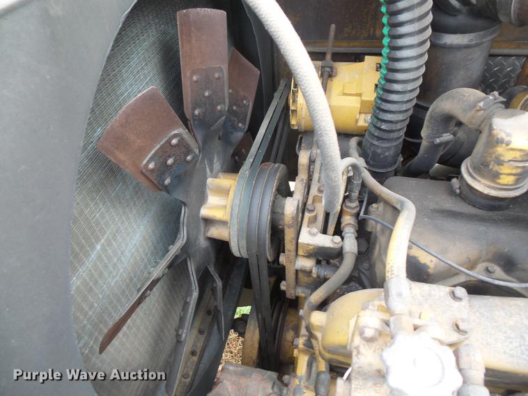 image for item DB8036 1988 Oshkosh T2206 flatbed truck