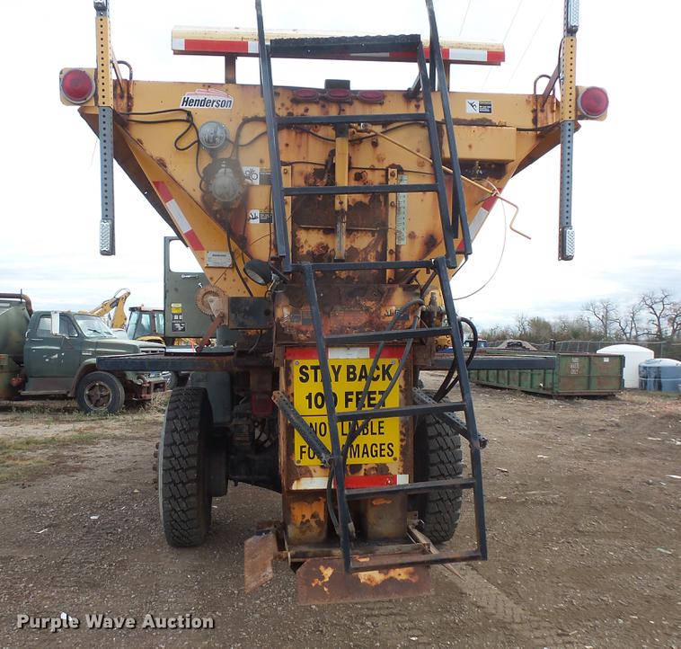 image for item DB8036 1988 Oshkosh T2206 flatbed truck