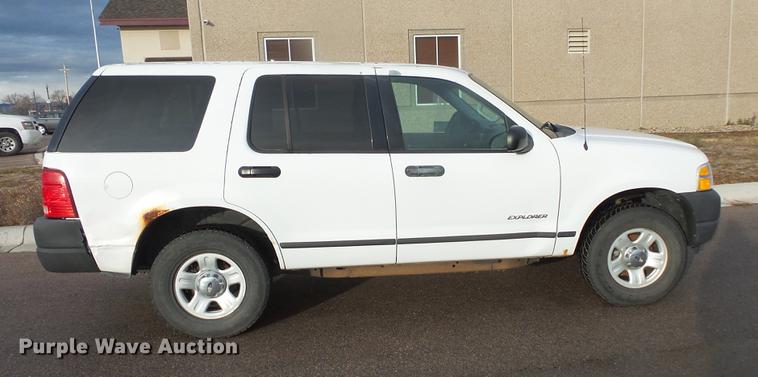 image for item DB8039 2004 Ford Explorer SUV