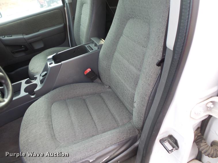 image for item DB8039 2004 Ford Explorer SUV