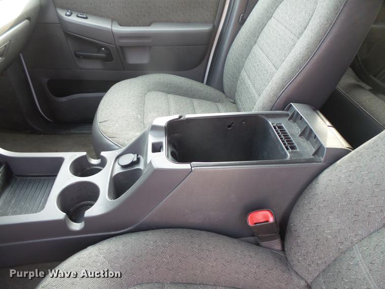 image for item DB8039 2004 Ford Explorer SUV