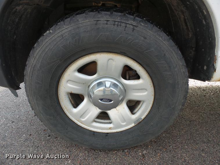 image for item DB8039 2004 Ford Explorer SUV