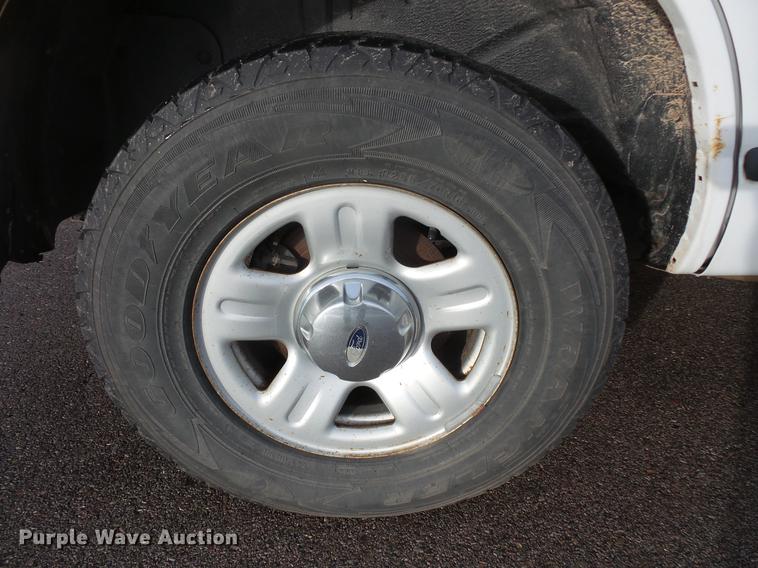 image for item DB8039 2004 Ford Explorer SUV