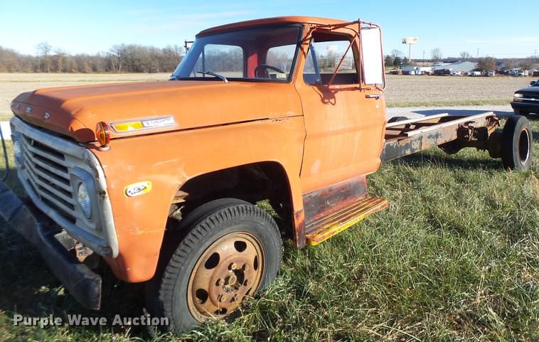 image for item DB9868 1969 Ford 600 truck cab and chassis