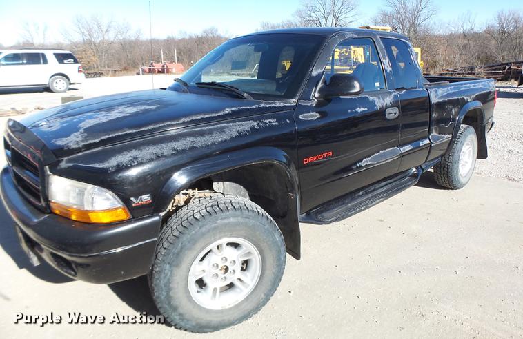 image for item DB9872 1999 Dodge Dakota Club Cab pickup truck