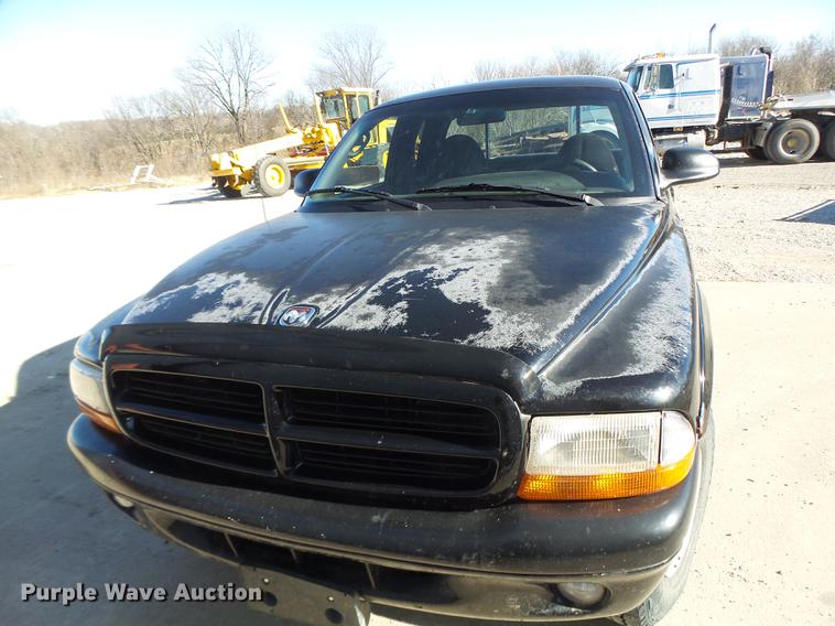 image for item DB9872 1999 Dodge Dakota Club Cab pickup truck
