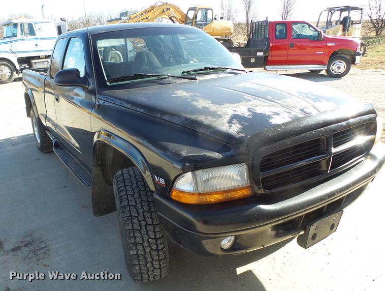 image for item DB9872 1999 Dodge Dakota Club Cab pickup truck
