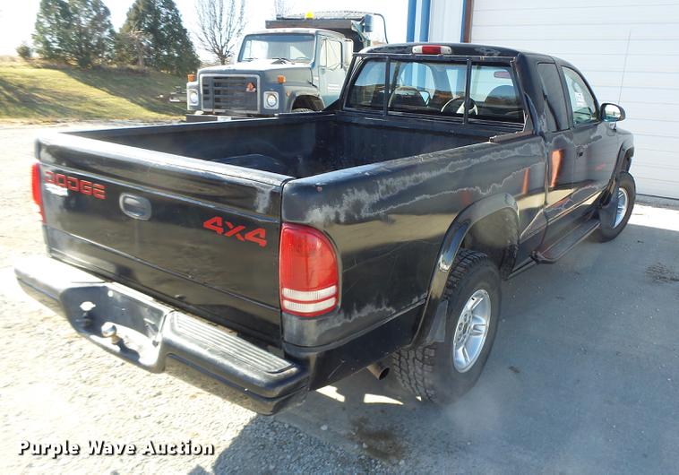 image for item DB9872 1999 Dodge Dakota Club Cab pickup truck
