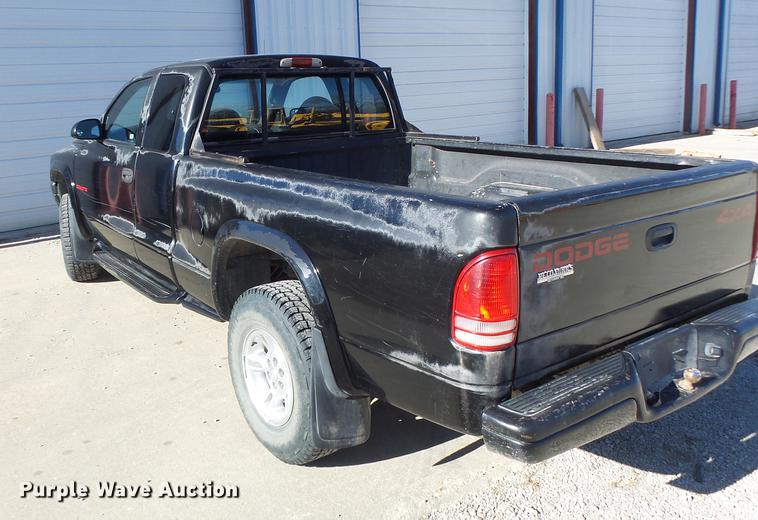 image for item DB9872 1999 Dodge Dakota Club Cab pickup truck