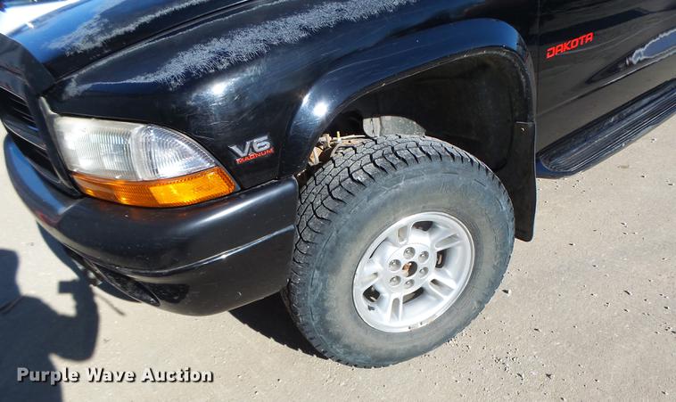 image for item DB9872 1999 Dodge Dakota Club Cab pickup truck