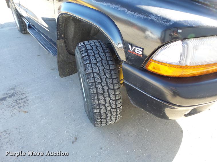 image for item DB9872 1999 Dodge Dakota Club Cab pickup truck