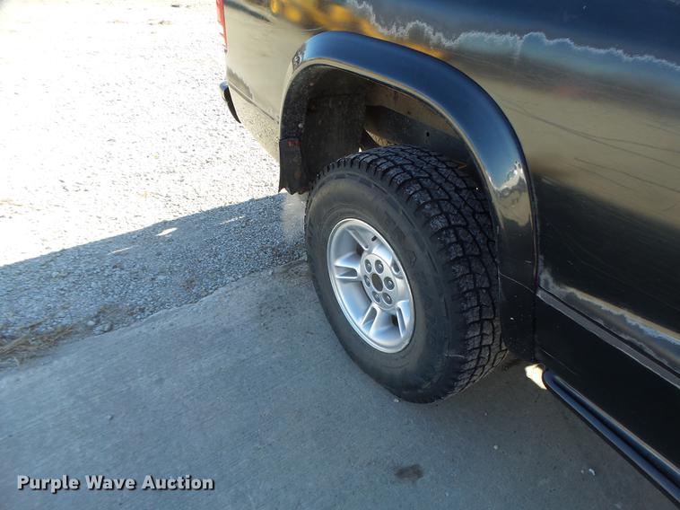 image for item DB9872 1999 Dodge Dakota Club Cab pickup truck