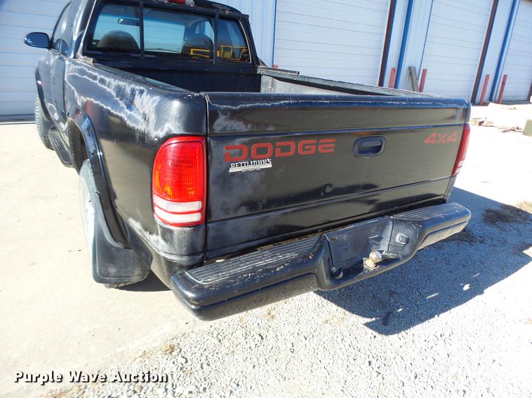 image for item DB9872 1999 Dodge Dakota Club Cab pickup truck