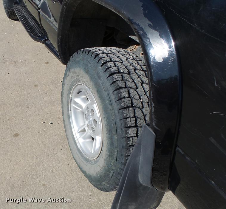 image for item DB9872 1999 Dodge Dakota Club Cab pickup truck