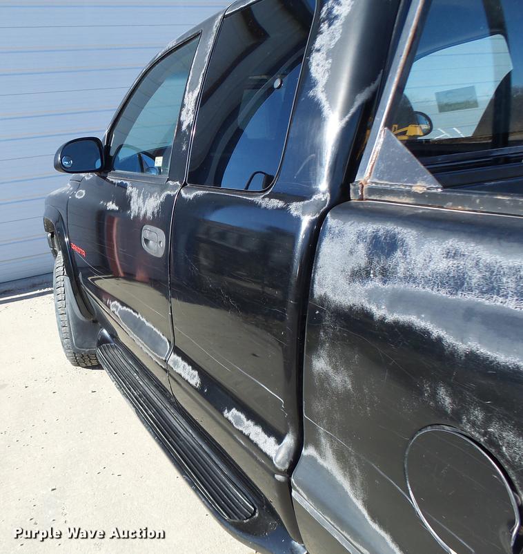 image for item DB9872 1999 Dodge Dakota Club Cab pickup truck