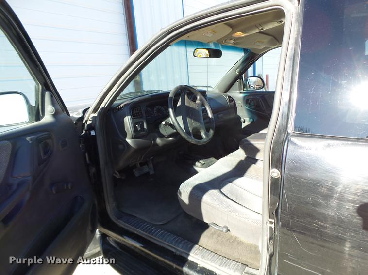 image for item DB9872 1999 Dodge Dakota Club Cab pickup truck