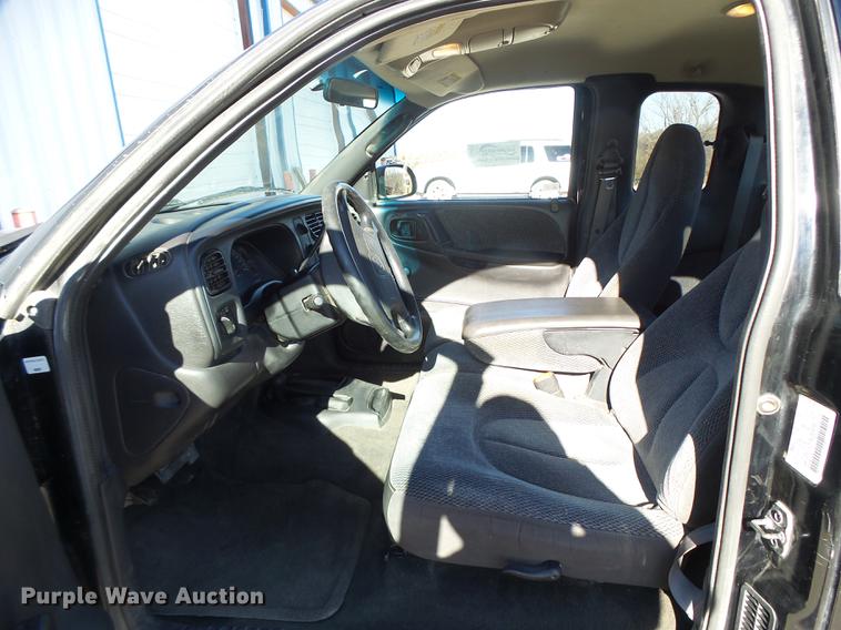 image for item DB9872 1999 Dodge Dakota Club Cab pickup truck