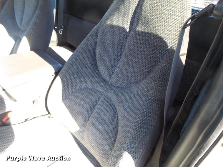 image for item DB9872 1999 Dodge Dakota Club Cab pickup truck