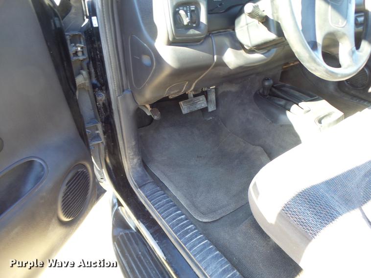 image for item DB9872 1999 Dodge Dakota Club Cab pickup truck