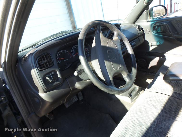 image for item DB9872 1999 Dodge Dakota Club Cab pickup truck