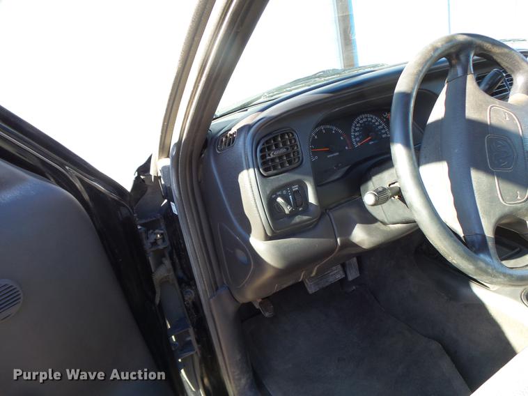 image for item DB9872 1999 Dodge Dakota Club Cab pickup truck
