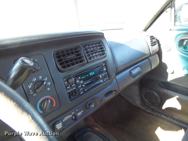 image for item DB9872 1999 Dodge Dakota Club Cab pickup truck