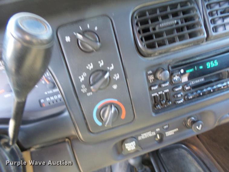 image for item DB9872 1999 Dodge Dakota Club Cab pickup truck