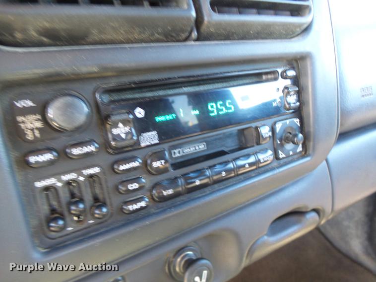 image for item DB9872 1999 Dodge Dakota Club Cab pickup truck