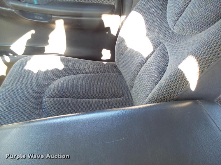 image for item DB9872 1999 Dodge Dakota Club Cab pickup truck