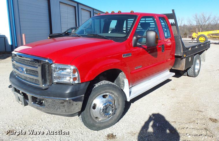 image for item DB9874 2006 Ford F350 Super Duty SuperCab flatbed pickup truck