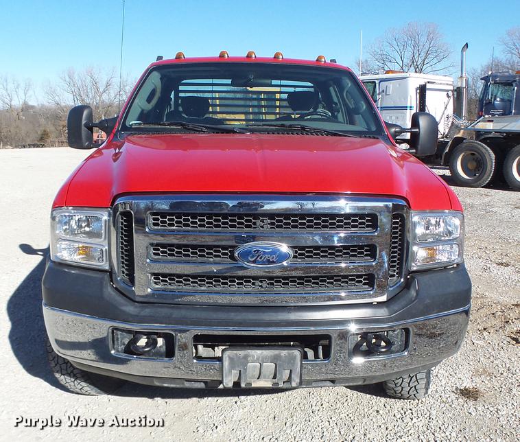 image for item DB9874 2006 Ford F350 Super Duty SuperCab flatbed pickup truck
