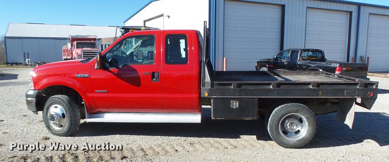 image for item DB9874 2006 Ford F350 Super Duty SuperCab flatbed pickup truck