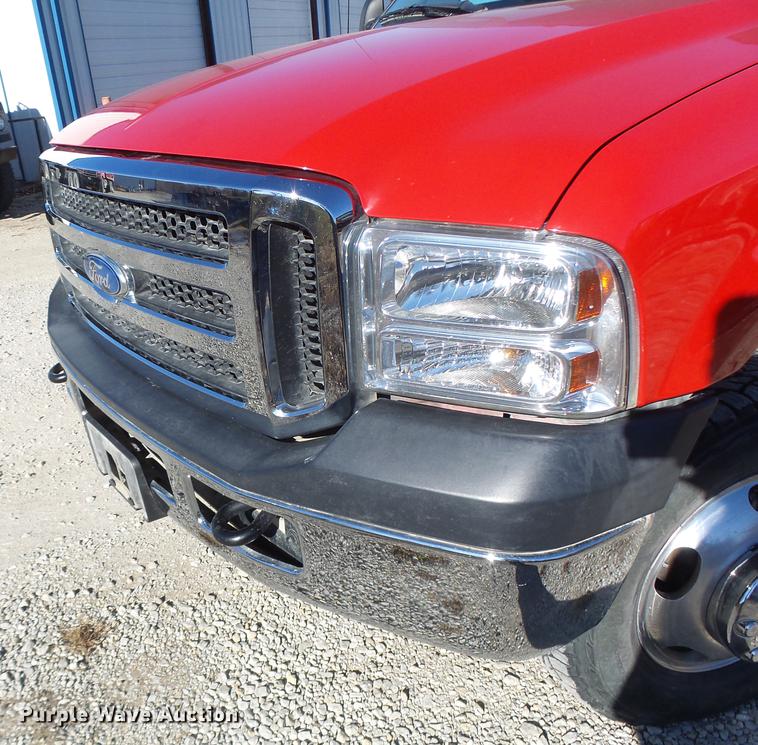 image for item DB9874 2006 Ford F350 Super Duty SuperCab flatbed pickup truck