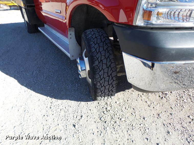 image for item DB9874 2006 Ford F350 Super Duty SuperCab flatbed pickup truck