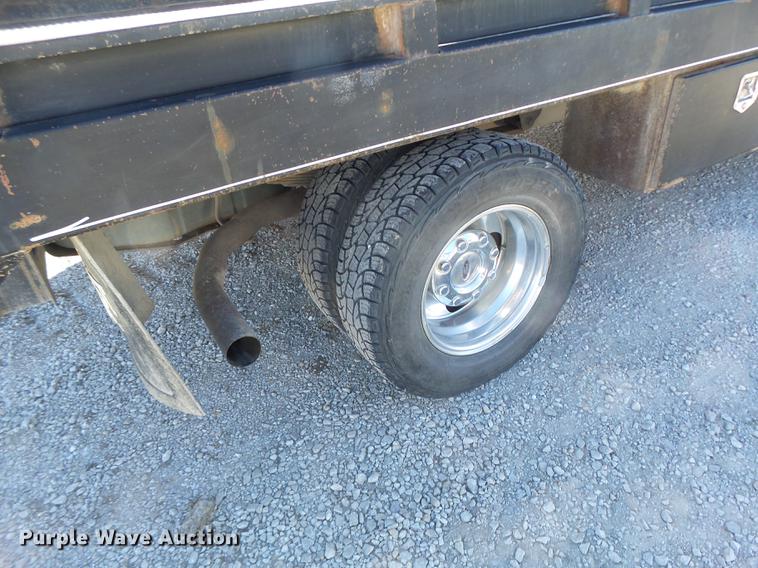 image for item DB9874 2006 Ford F350 Super Duty SuperCab flatbed pickup truck