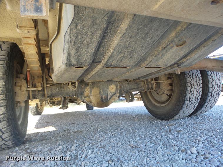 image for item DB9874 2006 Ford F350 Super Duty SuperCab flatbed pickup truck