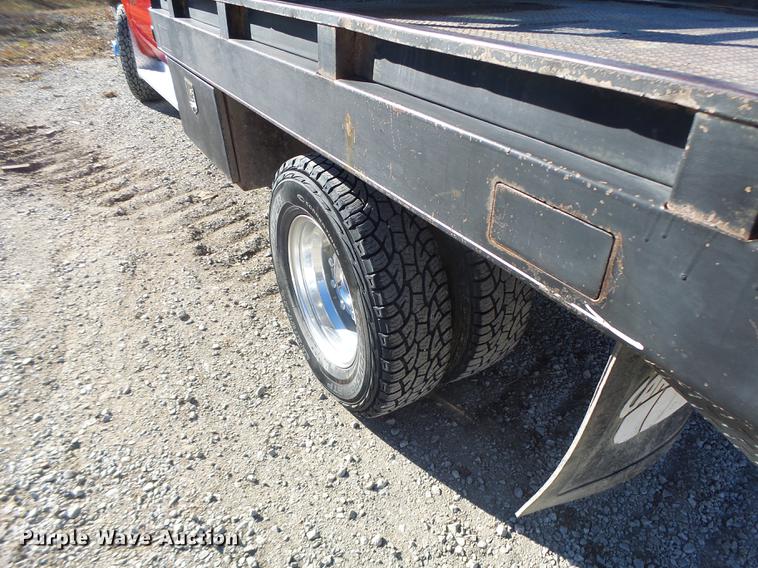 image for item DB9874 2006 Ford F350 Super Duty SuperCab flatbed pickup truck