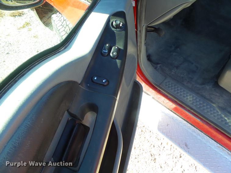 image for item DB9874 2006 Ford F350 Super Duty SuperCab flatbed pickup truck