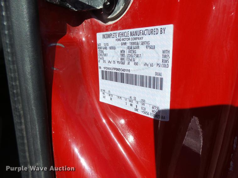 image for item DB9874 2006 Ford F350 Super Duty SuperCab flatbed pickup truck