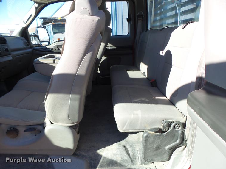 image for item DB9874 2006 Ford F350 Super Duty SuperCab flatbed pickup truck