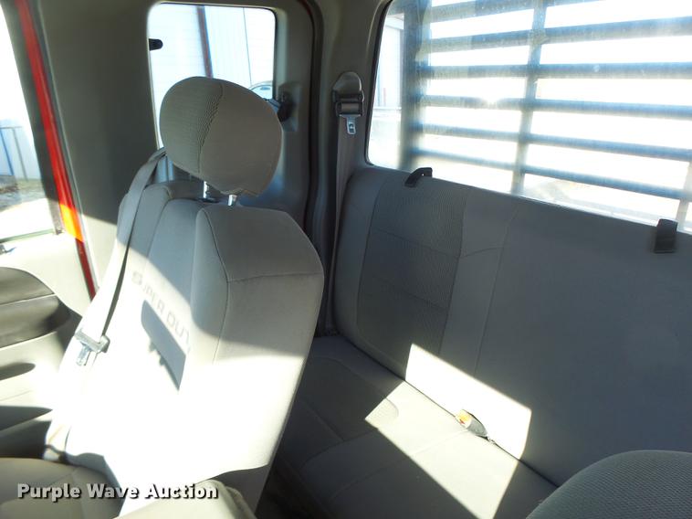 image for item DB9874 2006 Ford F350 Super Duty SuperCab flatbed pickup truck