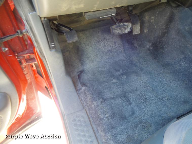 image for item DB9874 2006 Ford F350 Super Duty SuperCab flatbed pickup truck