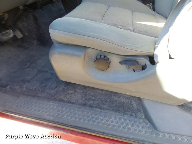 image for item DB9874 2006 Ford F350 Super Duty SuperCab flatbed pickup truck