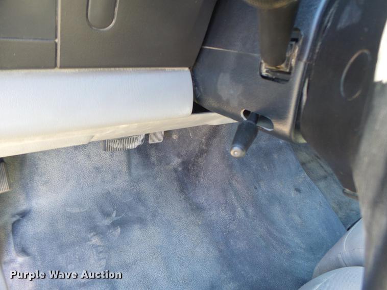 image for item DB9874 2006 Ford F350 Super Duty SuperCab flatbed pickup truck