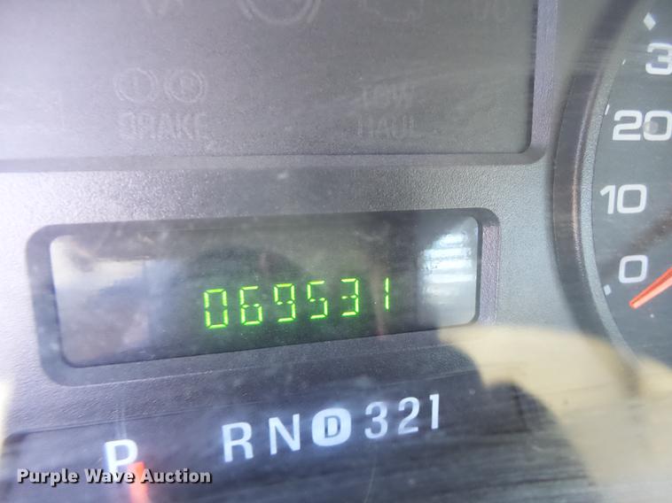 image for item DB9874 2006 Ford F350 Super Duty SuperCab flatbed pickup truck