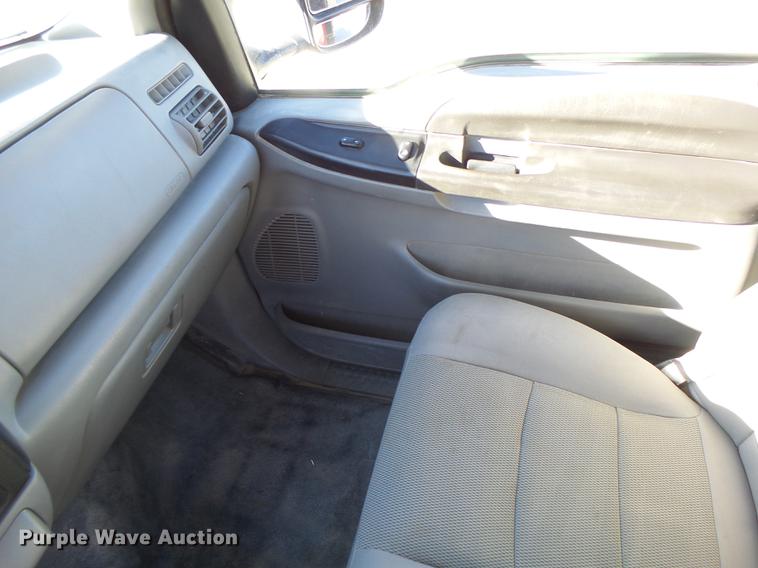 image for item DB9874 2006 Ford F350 Super Duty SuperCab flatbed pickup truck