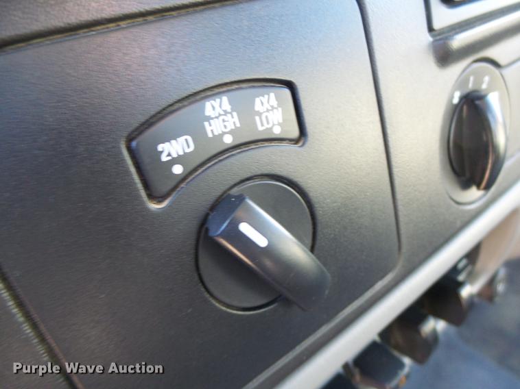 image for item DB9874 2006 Ford F350 Super Duty SuperCab flatbed pickup truck