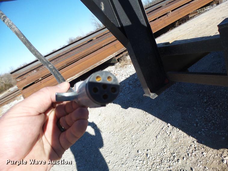 image for item DB9875 2001 Childers flatbed trailer