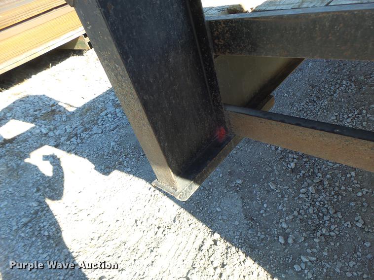 image for item DB9875 2001 Childers flatbed trailer