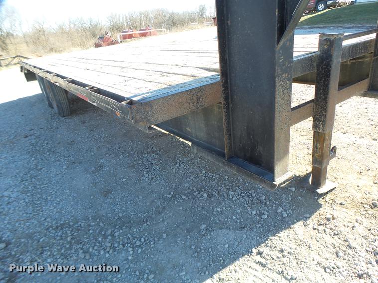 image for item DB9875 2001 Childers flatbed trailer